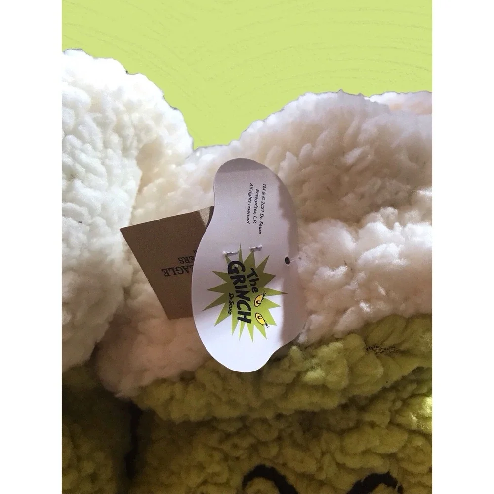 NEW American Eagle Dr Seuss AE Outfitters‎ The Grinch Plush Socks Sherpa Inside